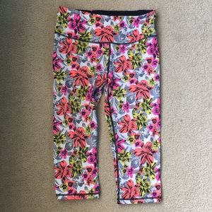 Victoria Secret capri workout pants small